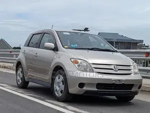 Toyota IST 2004 Gold