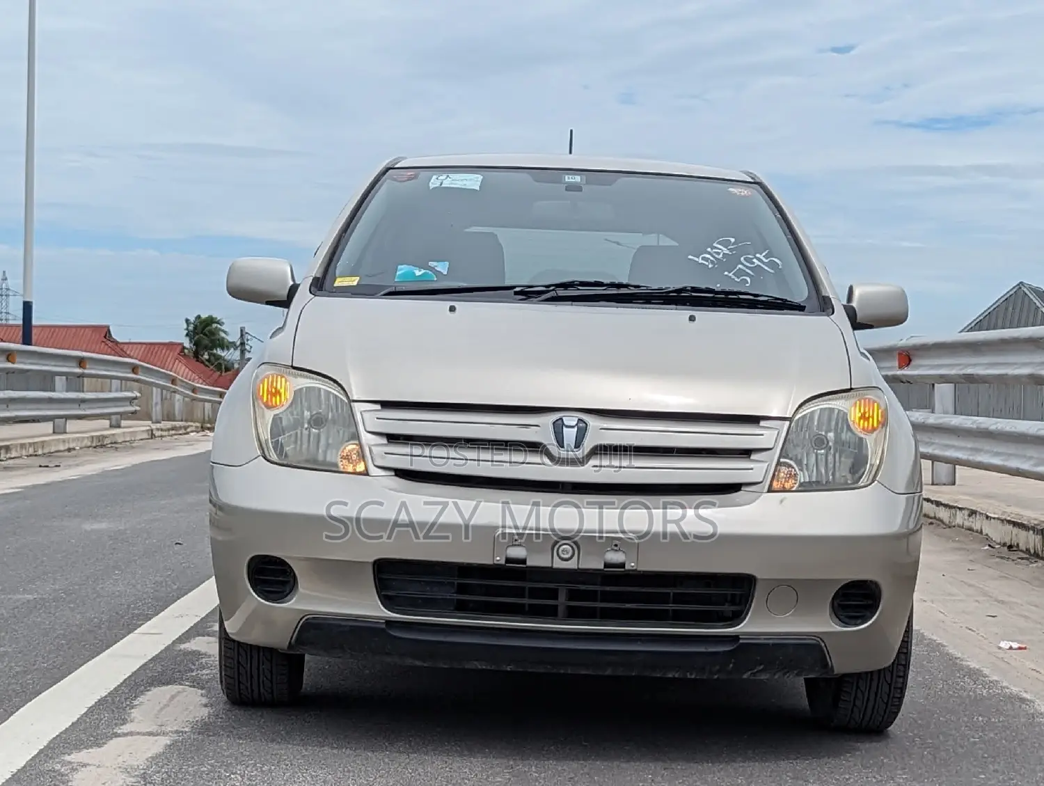 Toyota IST 2004 Gold