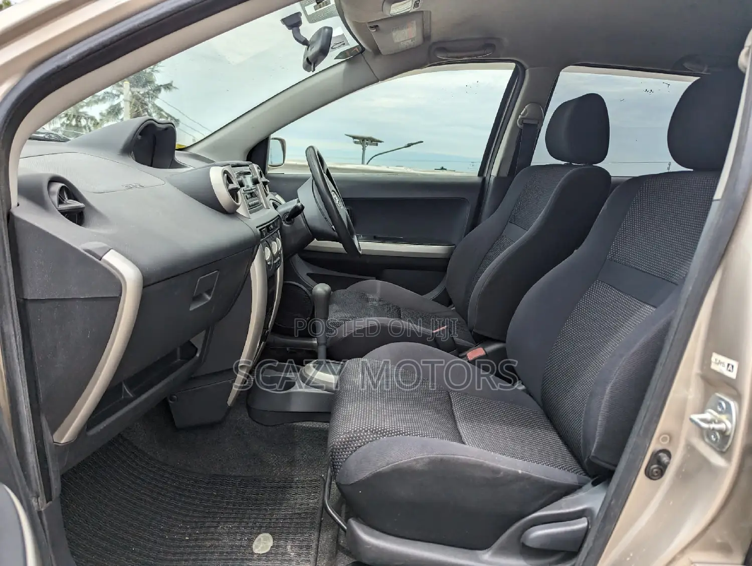 Toyota IST 2004 Gold