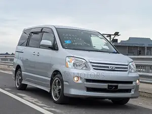 Toyota Noah 2006 Silver