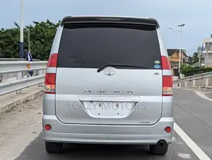 Toyota Noah 2006 Silver