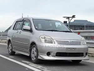 Toyota Raum 2004 Silver