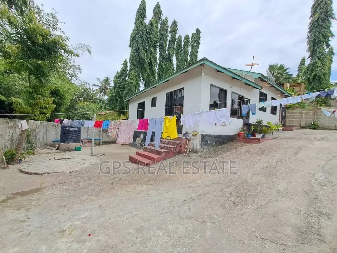 6bdrm Apartment in Kimara Stop Over, Kinondoni for sale