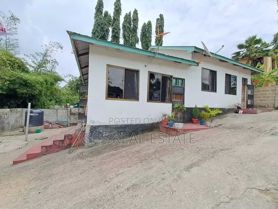 6bdrm Apartment in Kimara Stop Over, Kinondoni for sale