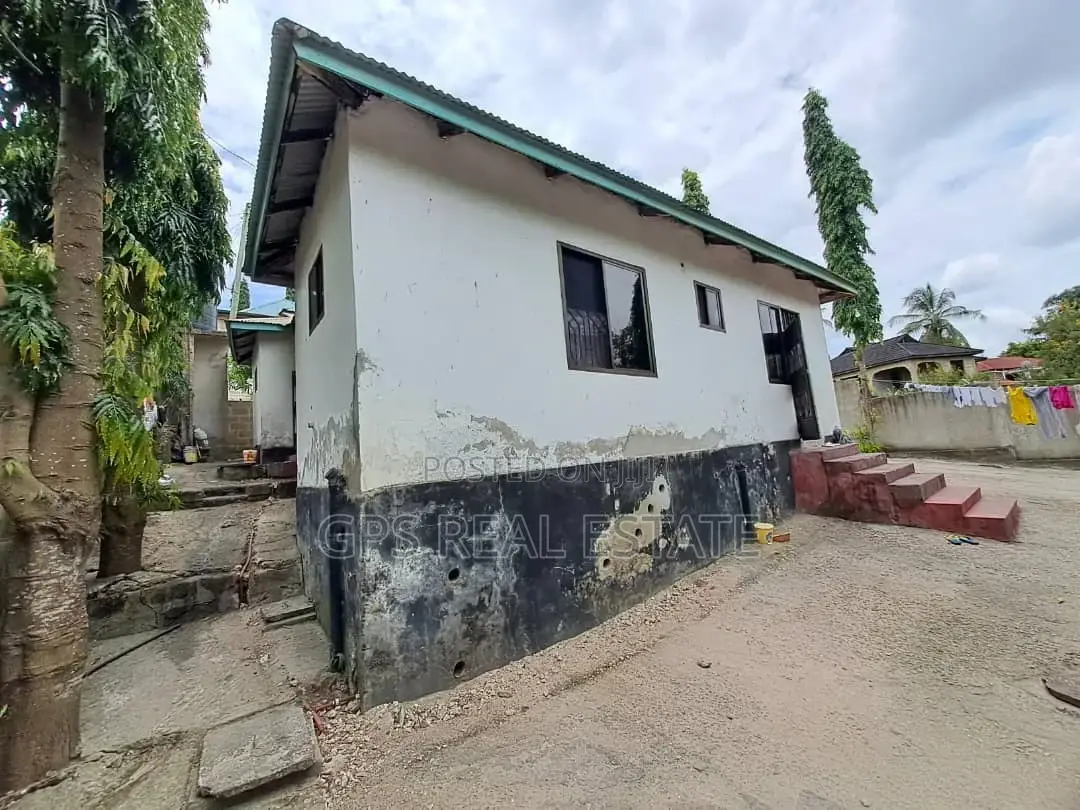6bdrm Apartment in Kimara Stop Over, Kinondoni for sale