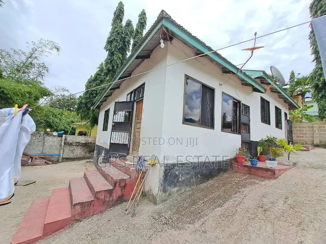 6bdrm Apartment in Kimara Stop Over, Kinondoni for sale