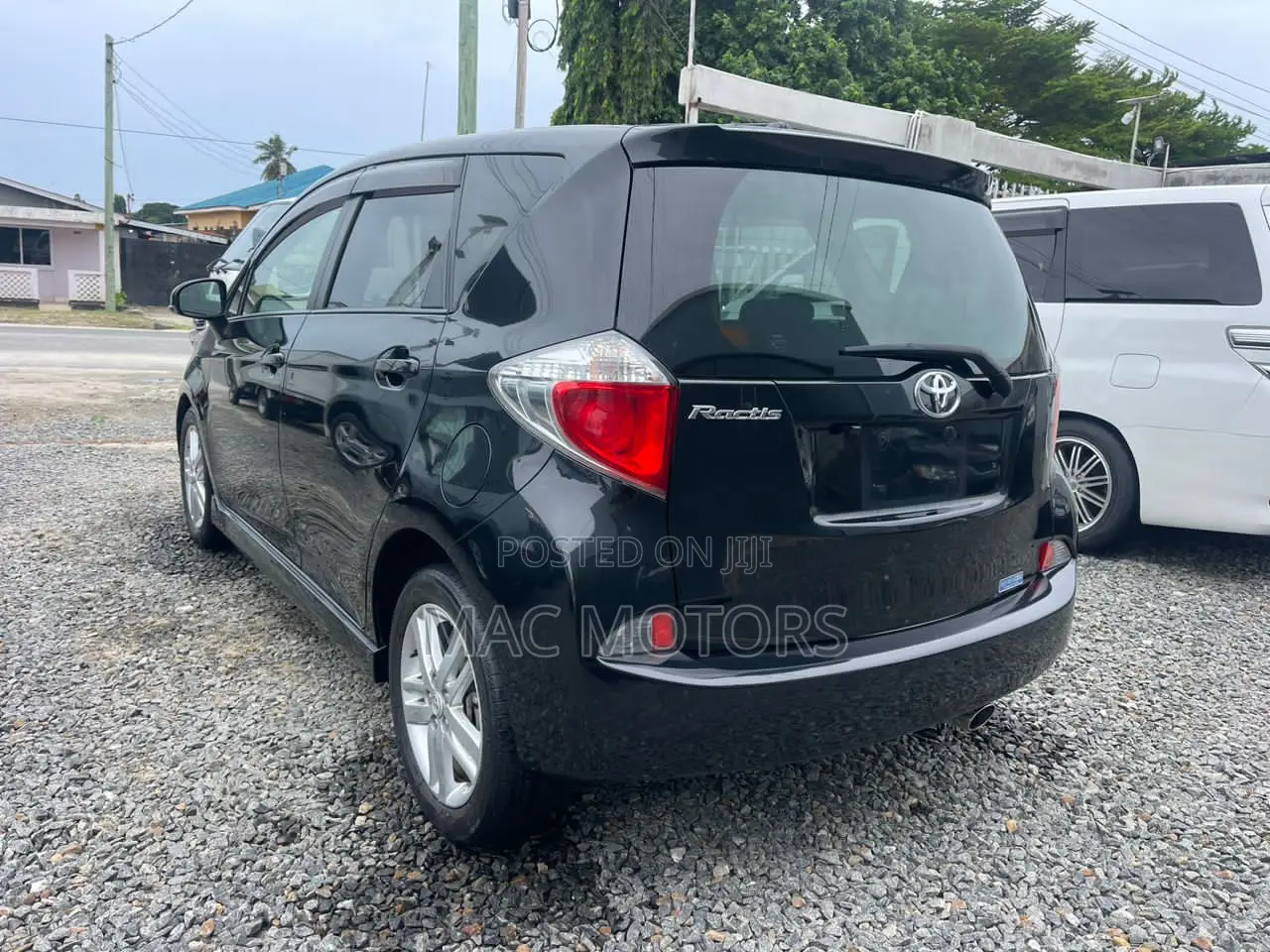 Toyota Ractis 1.5 FWD 2010 Black