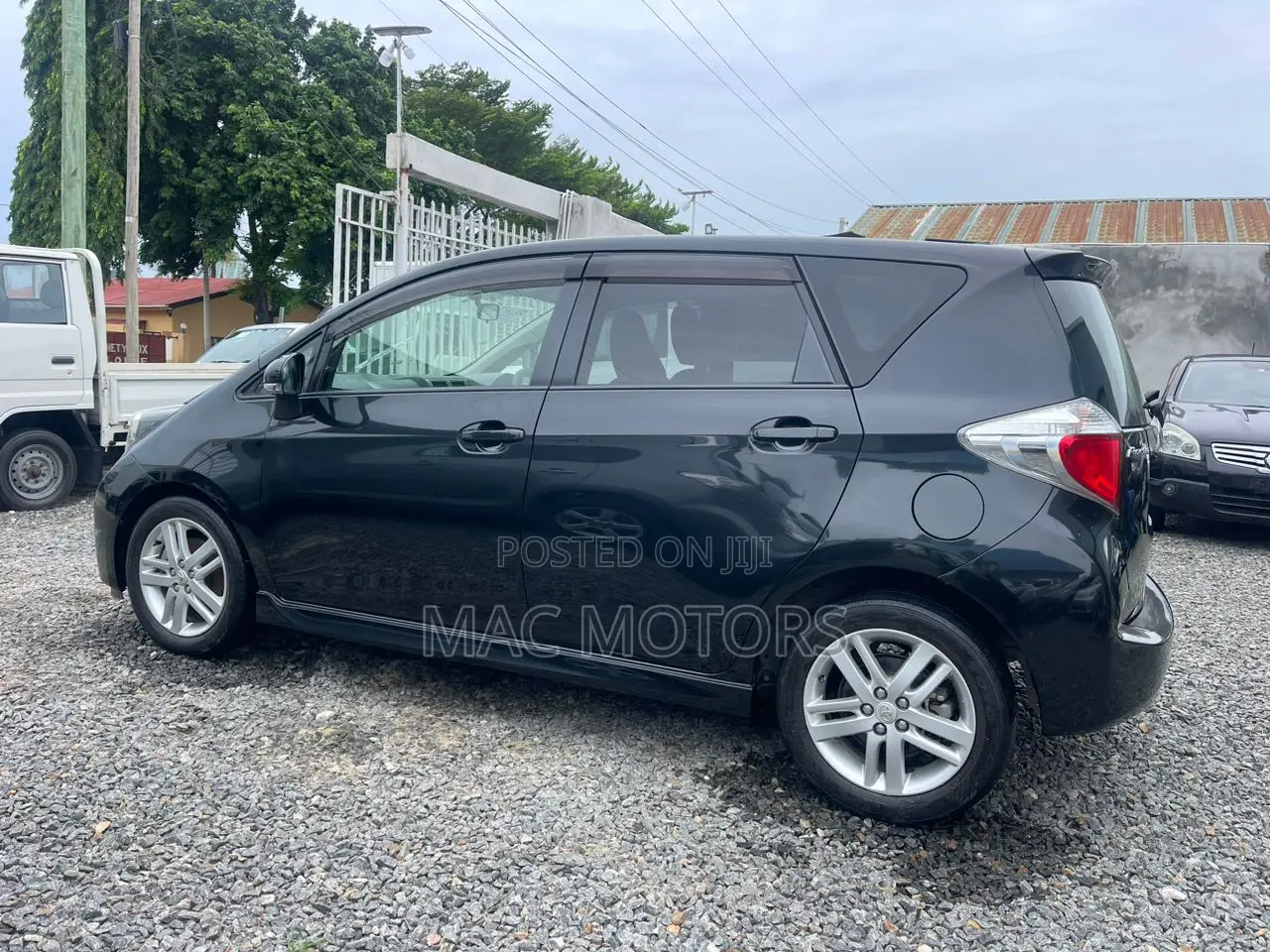 Toyota Ractis 1.5 FWD 2010 Black