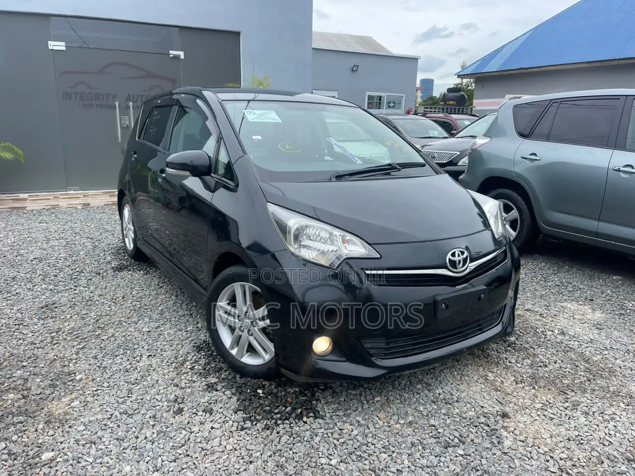 Toyota Ractis 1.5 FWD 2010 Black
