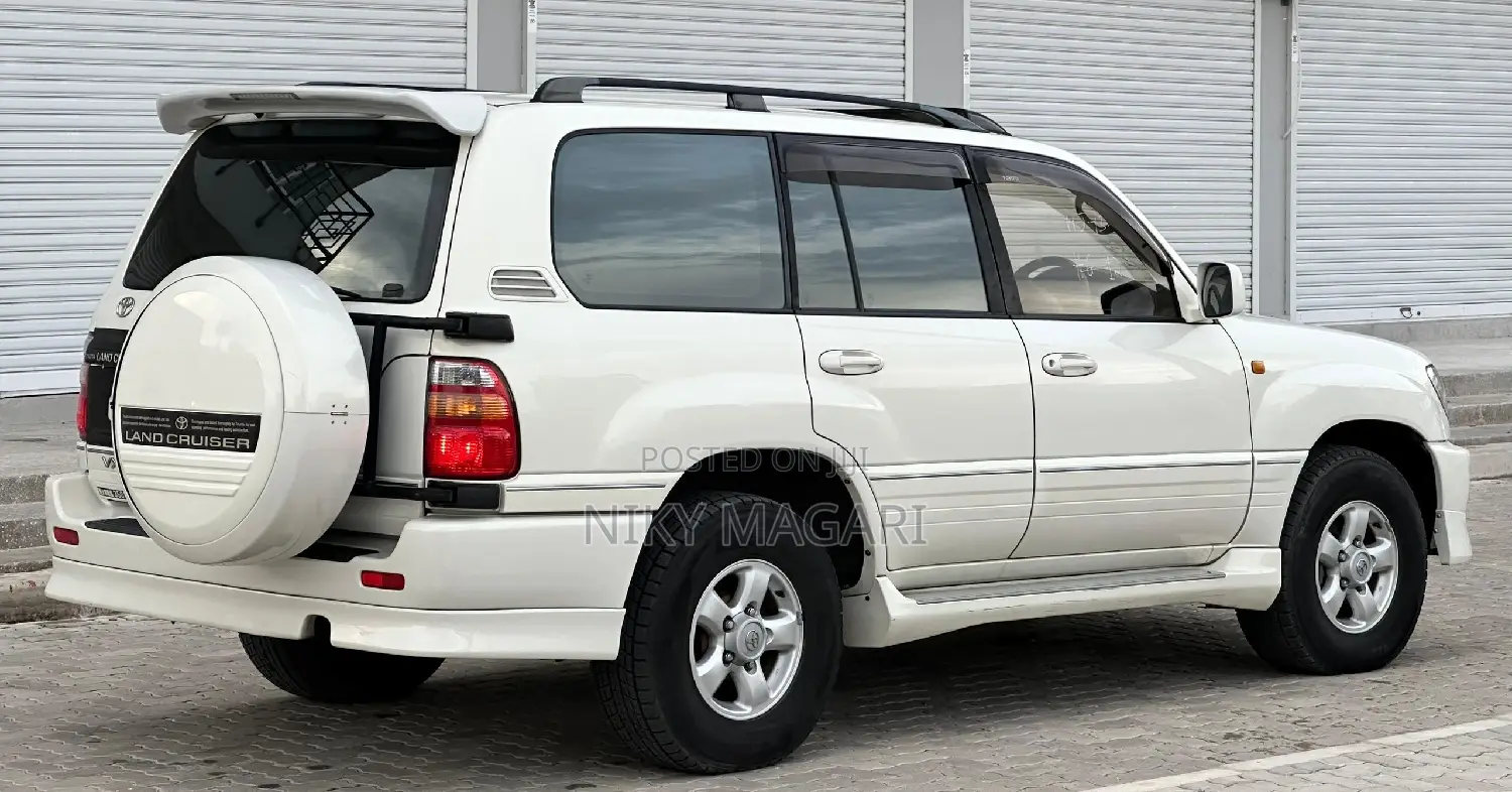Toyota Land Cruiser 2000 White