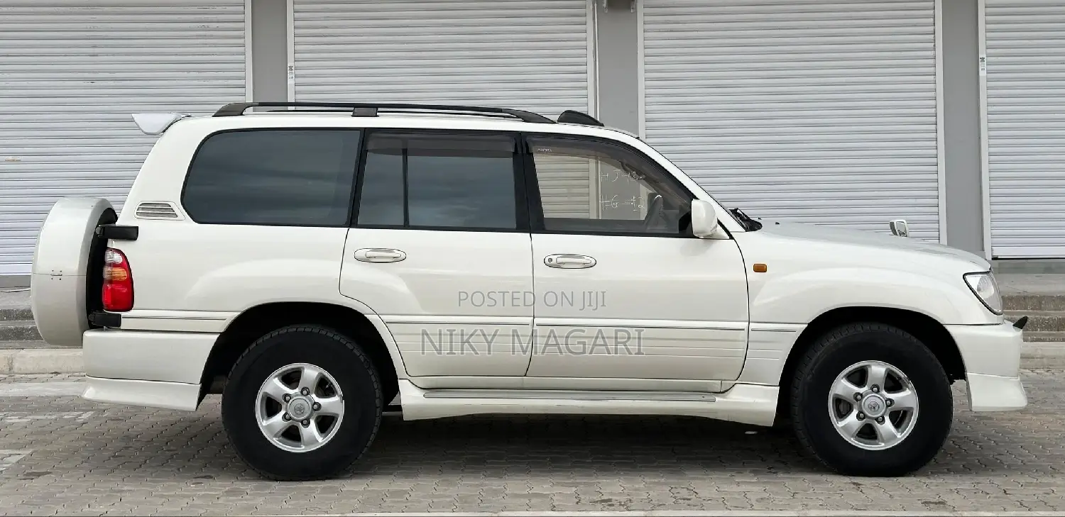 Toyota Land Cruiser 2000 White