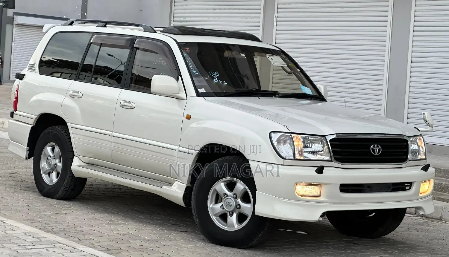 Toyota Land Cruiser 2000 White