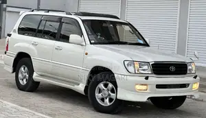 Toyota Land Cruiser 2000 White