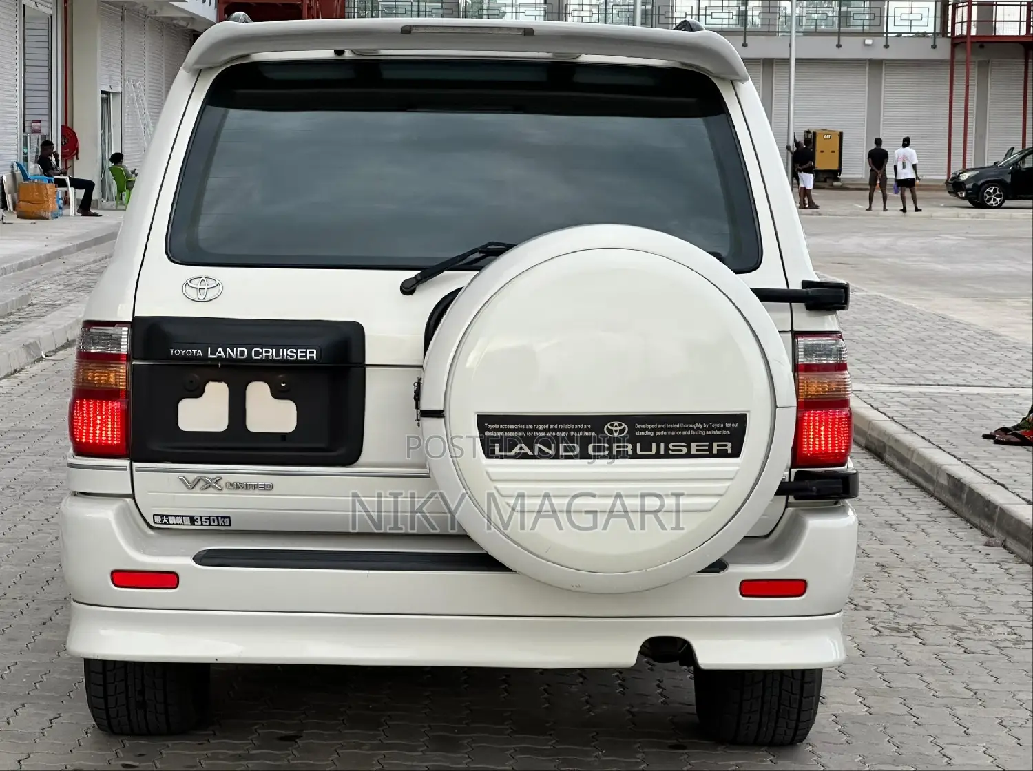 Toyota Land Cruiser 2000 White