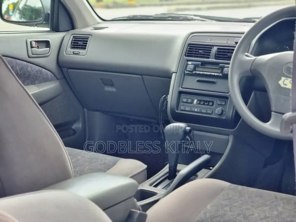 Toyota Carina 2000 White