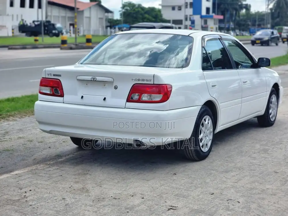 Toyota Carina 2000 White