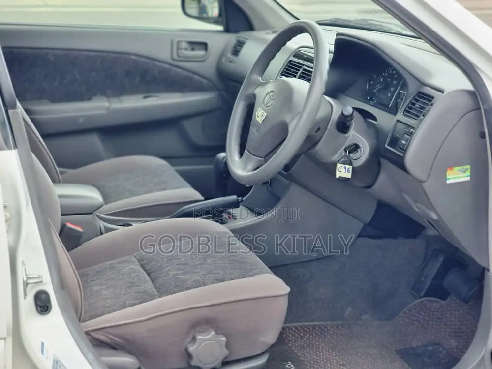 Toyota Carina 2000 White