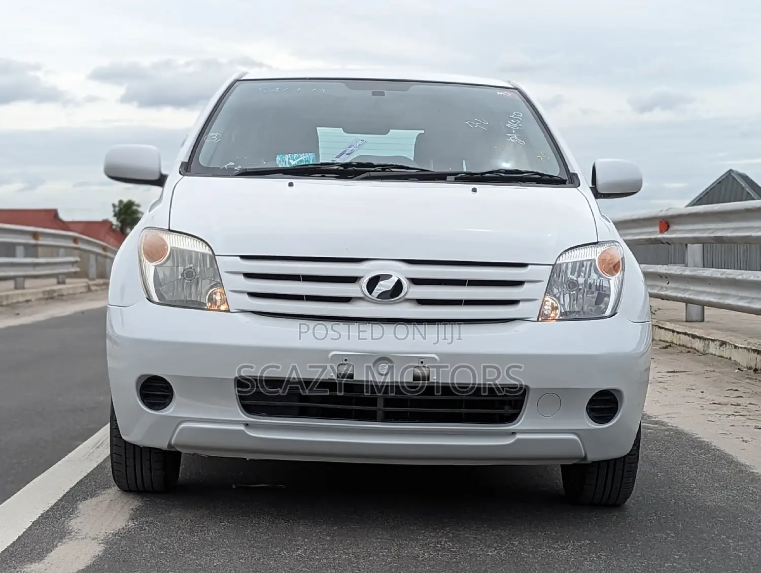Toyota IST 2006 Off white