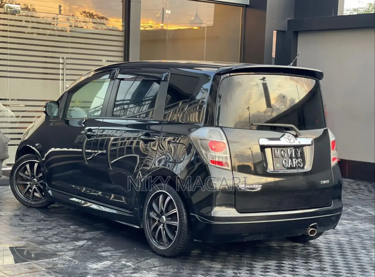 Toyota Ractis 2007 Black