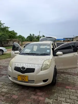 Toyota Vitz 1.3 AWD 5dr 2007 Beige