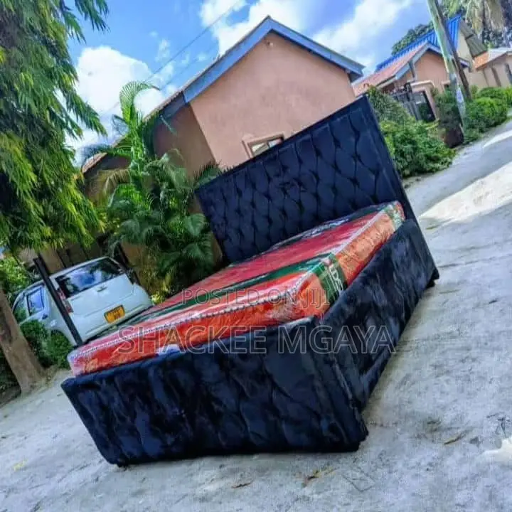 Bed Sofa 5,6 Pamoja Na Godoro Inch 8
