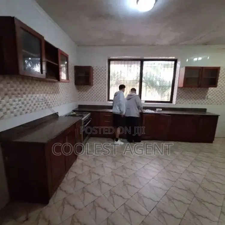 4bdrm Bungalow in Mbezibeach, Kinondoni for rent