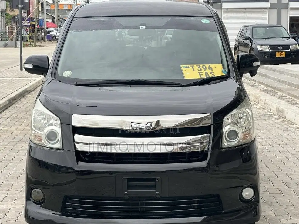 Toyota Noah 2010 Black