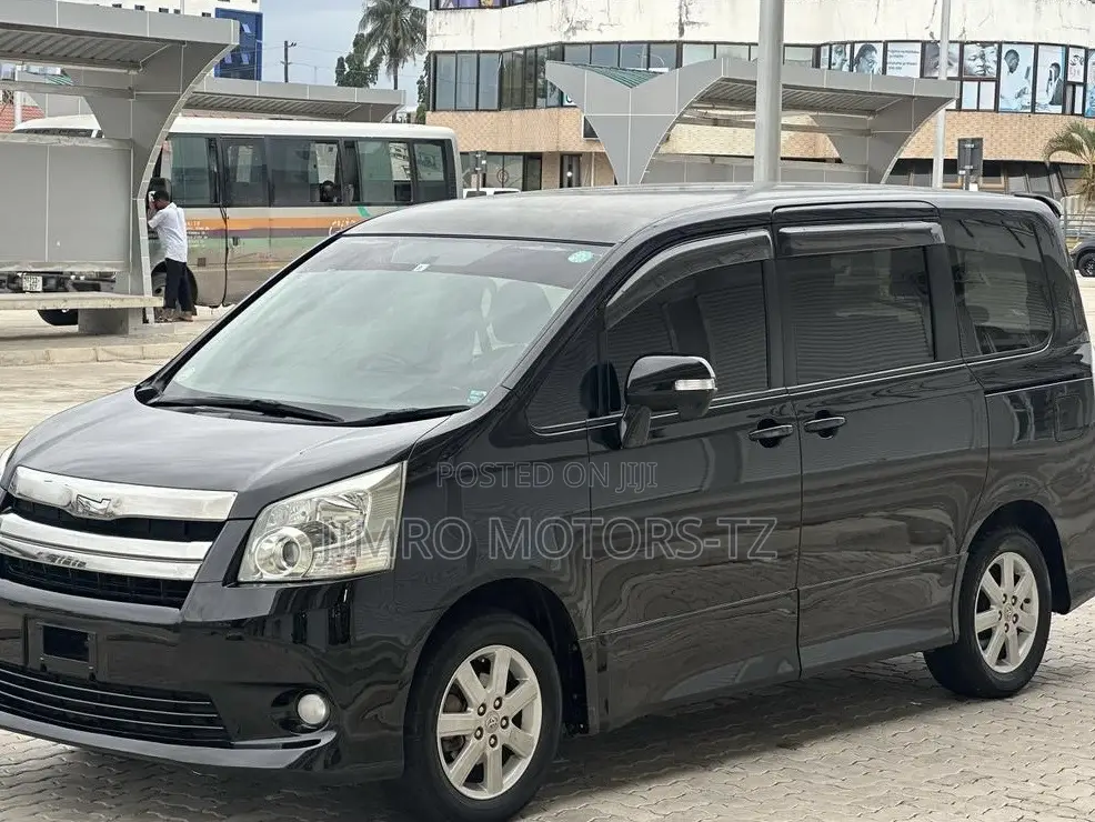 Toyota Noah 2010 Black