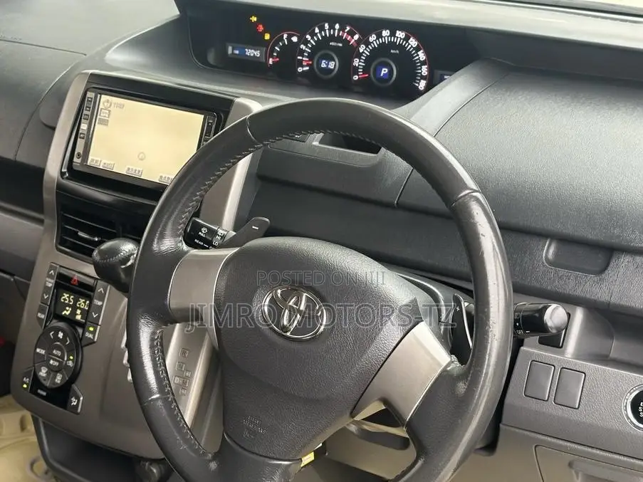 Toyota Noah 2010 Black