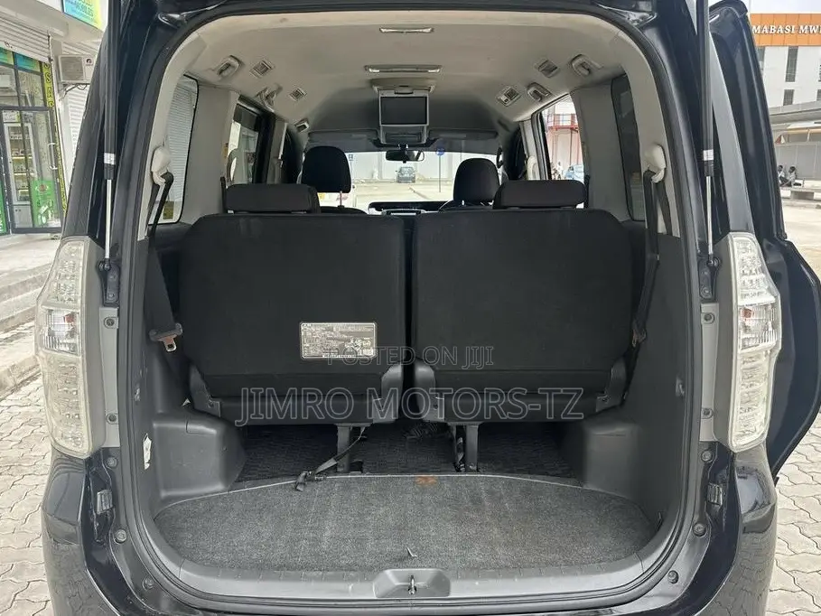 Toyota Noah 2010 Black