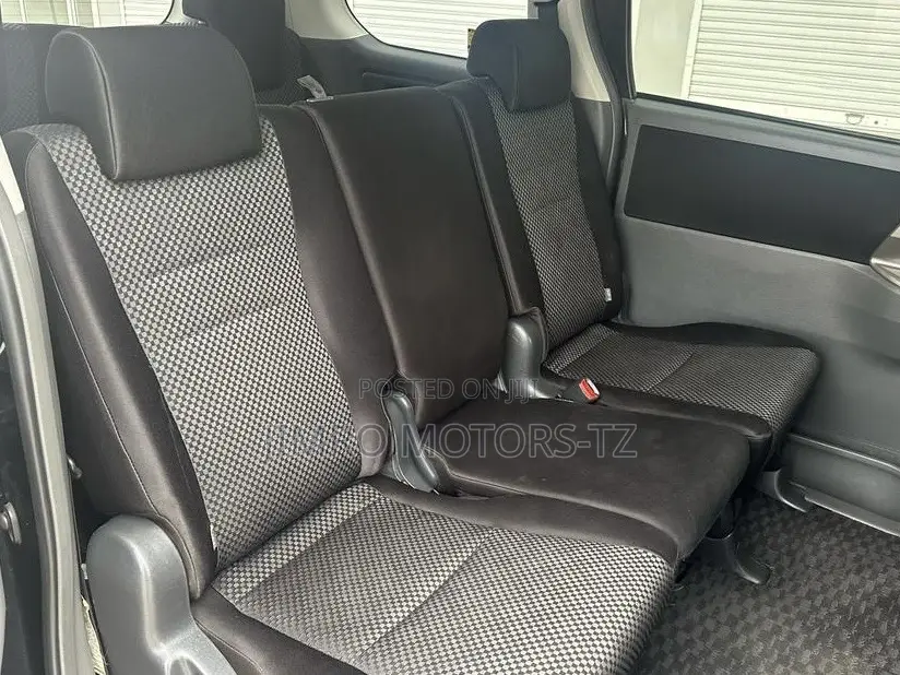 Toyota Noah 2010 Black