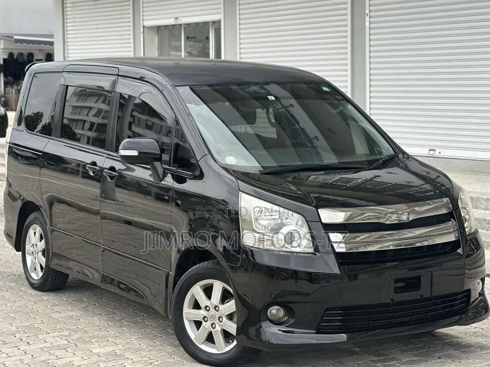Toyota Noah 2010 Black