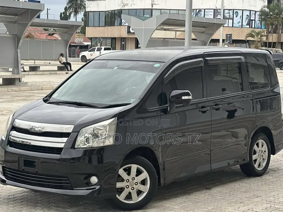 Toyota Noah 2010 Black