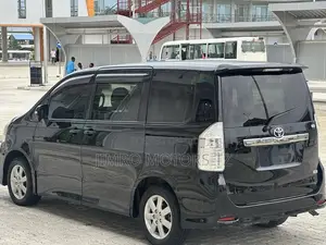 Toyota Noah 2010 Black