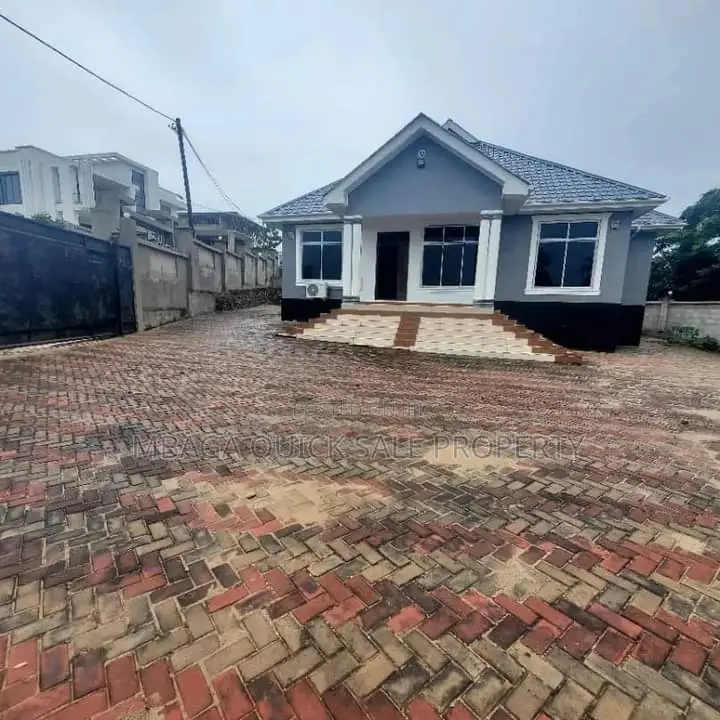 4bdrm Bungalow in Goba for rent