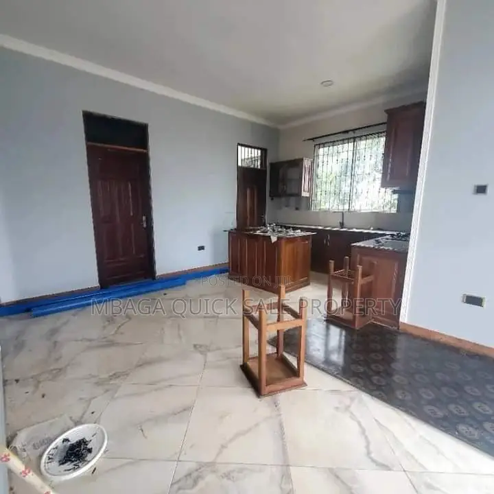 4bdrm Bungalow in Goba for rent
