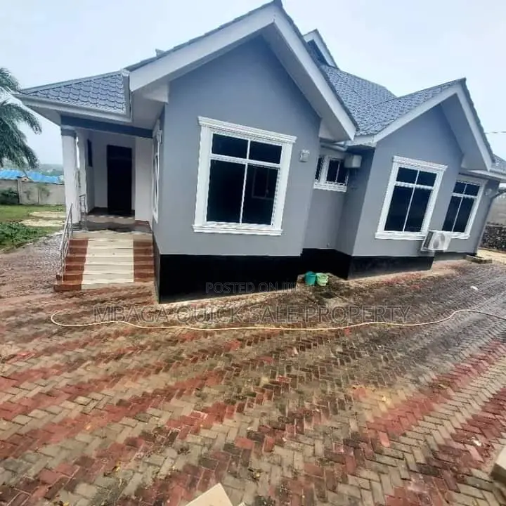 4bdrm Bungalow in Goba for rent