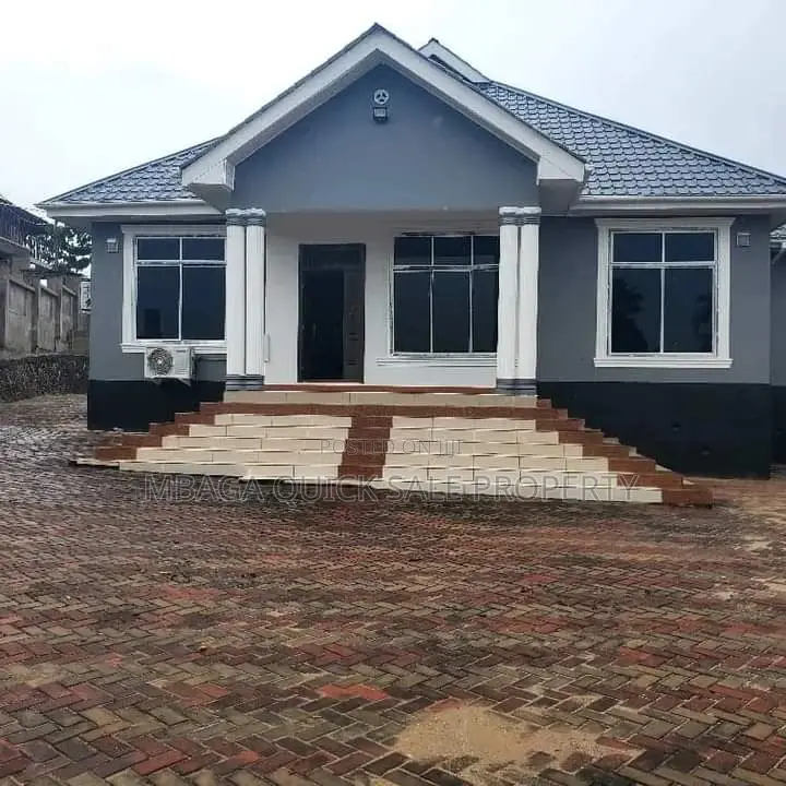 4bdrm Bungalow in Goba for rent