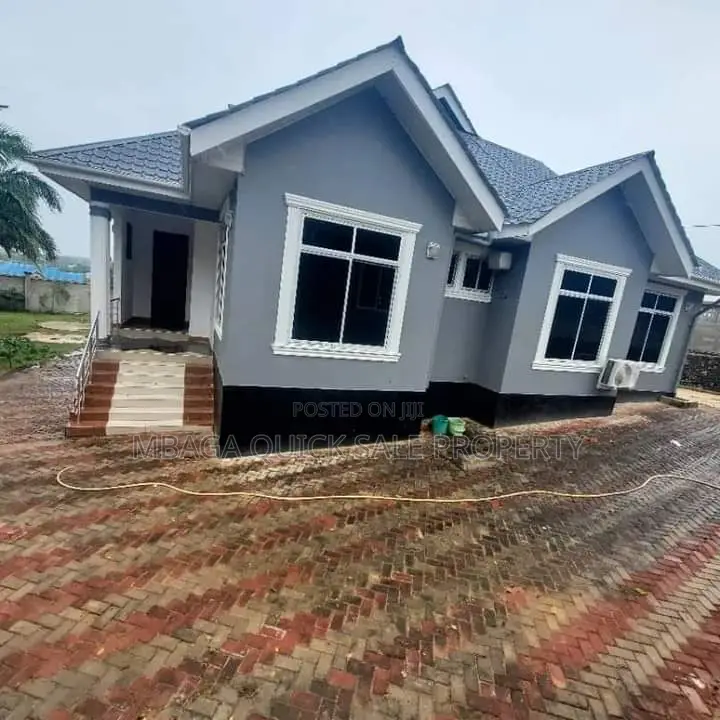 4bdrm Bungalow in Goba for rent