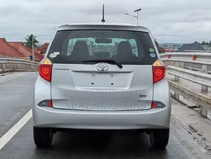 Toyota Ractis 2011 Silver