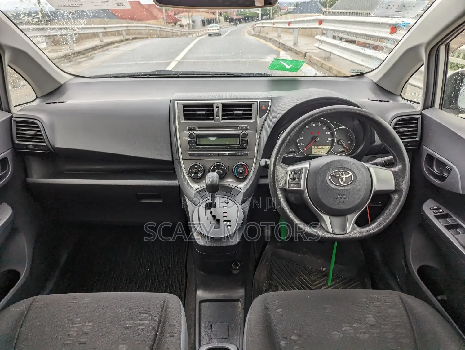 Toyota Ractis 2011 Silver