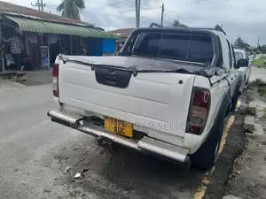 Nissan Hardbody 2008 White