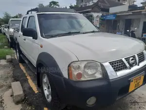 Nissan Hardbody 2008 White