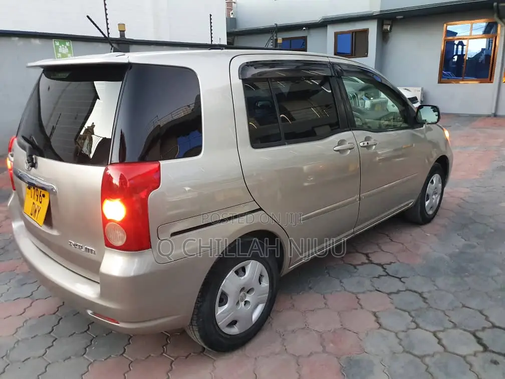Toyota Raum 2004 Silver