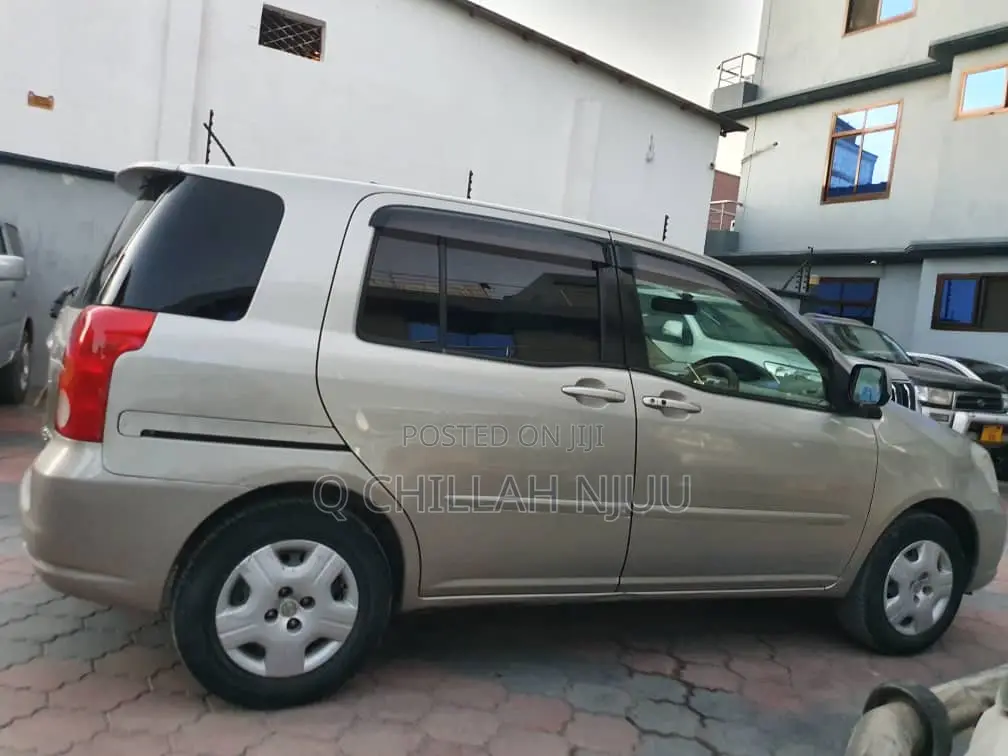 Toyota Raum 2004 Silver