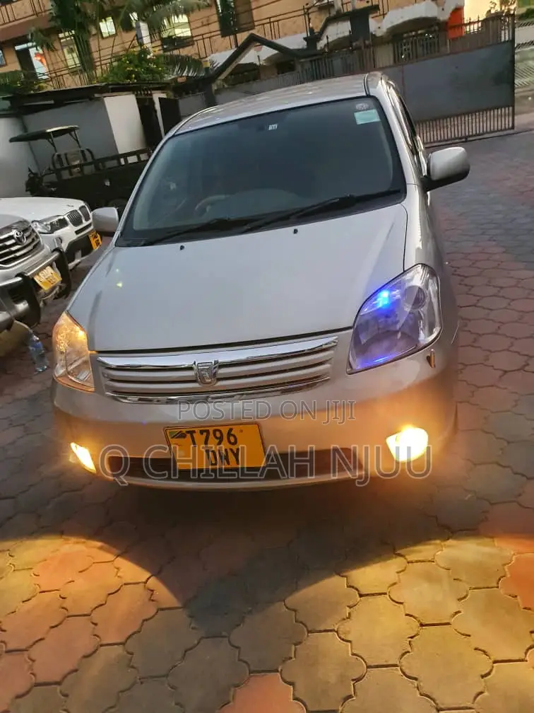 Toyota Raum 2004 Silver