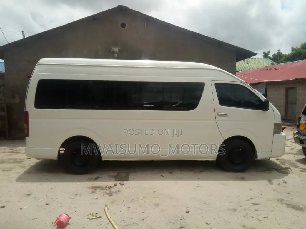 Toyota HiAce 2006 White