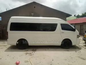 Toyota HiAce 2006 White