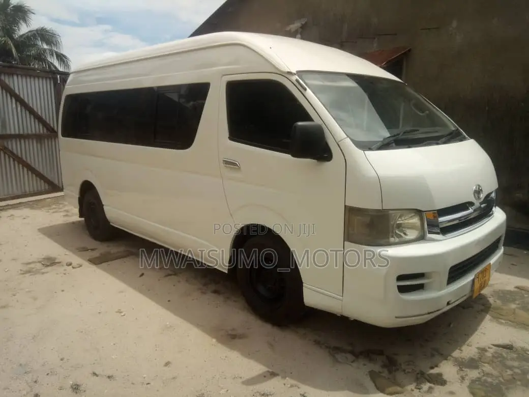 Toyota HiAce 2006 White