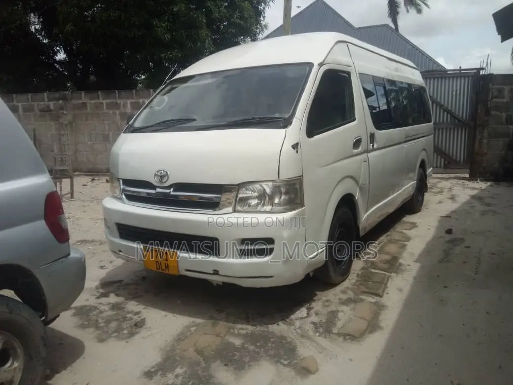 Toyota HiAce 2006 White